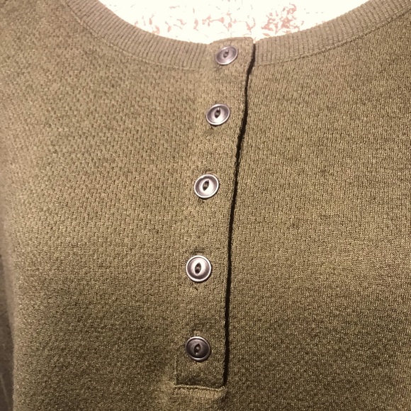 L.L. Bean Green Long Sleeve Thermal Henley - Picture 3 of 6